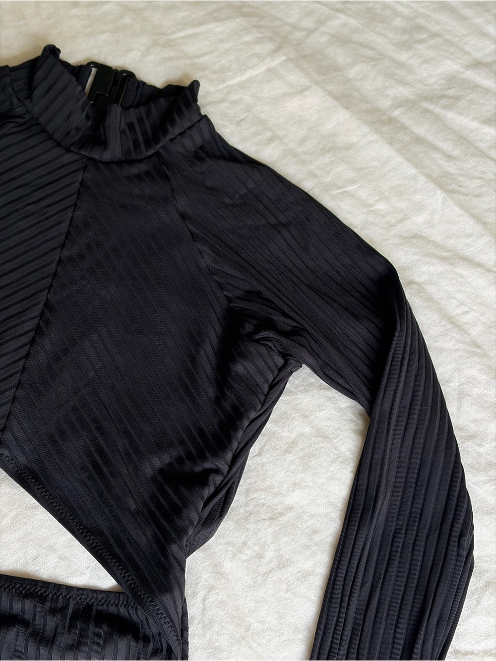 Rip Curl Black Ribbed Long-Sleeve Cutout Swimsuit SMALL - Picture 3 of 6